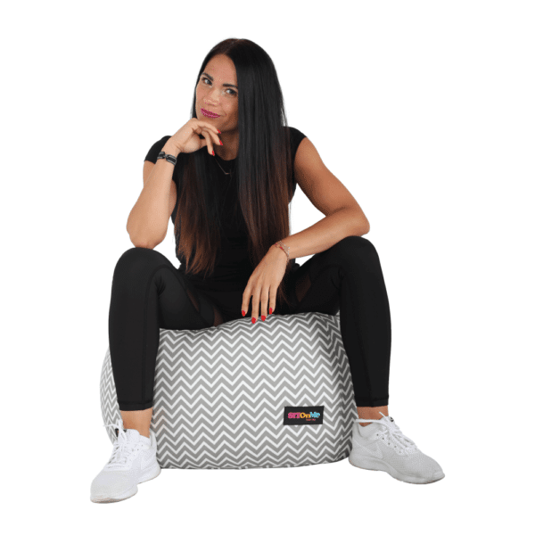 gomby sivobiela modelka 01